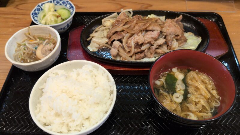 町屋「餃子は一龍」ランチ『生姜焼き定食』