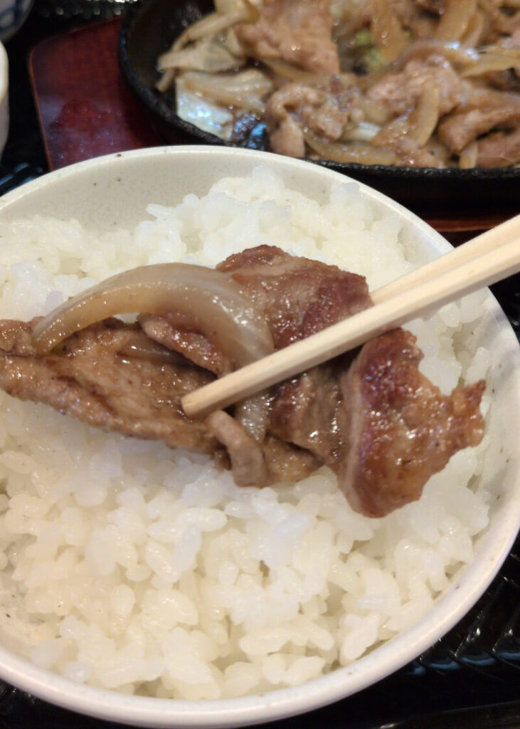 町屋「餃子は一龍」ランチ『生姜焼き定食』