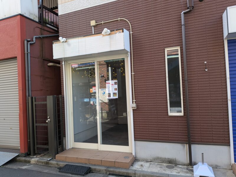 24時間営業の冷凍自動販売機スペース「Frozen&Sweets&Foods」